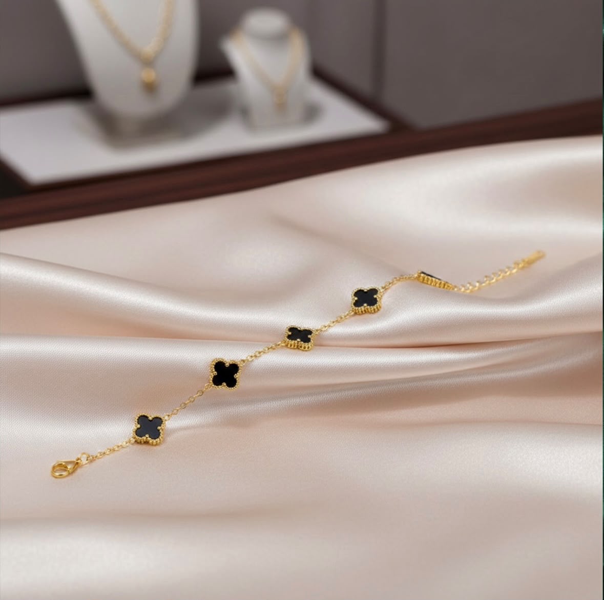 Onyx Clover Bracelet - Lucky Four Leaf Charm | Floral Petal